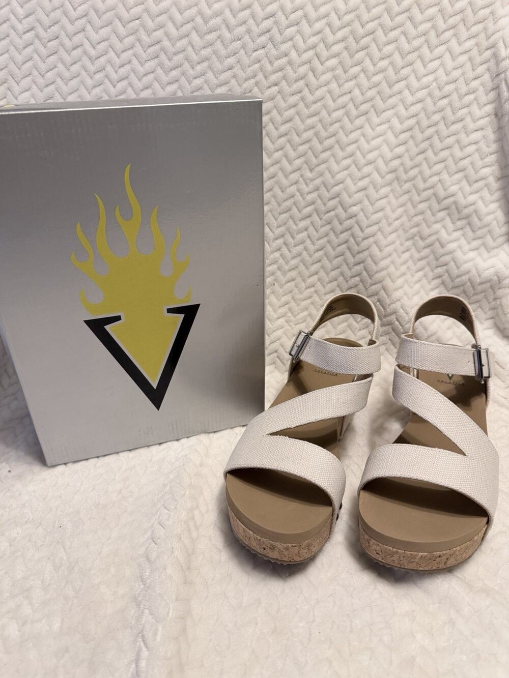 Volatile Biloxi Ivory Size 11 Women's Strappy Buckle Wedge Sandals